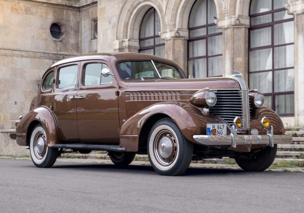 Pontiac Eight Sedan Silver Streak, 1938
