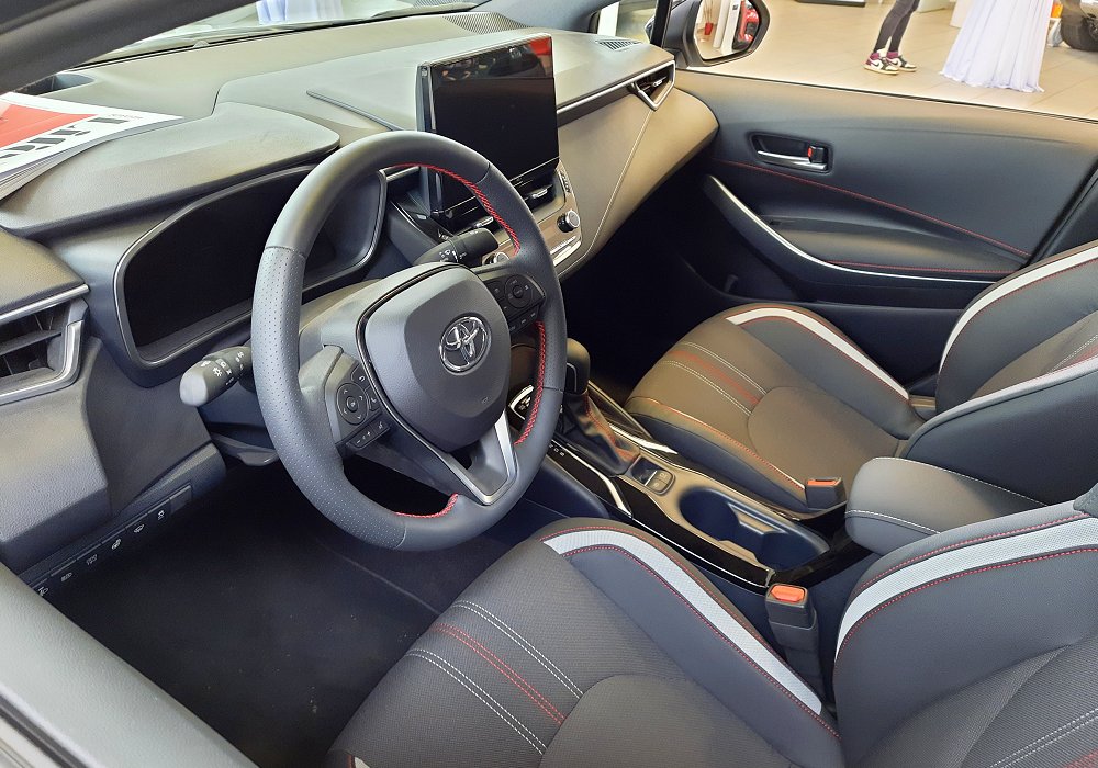 Toyota Corolla Sedan 1.8 Hybrid 140 GR Sport, 2025
