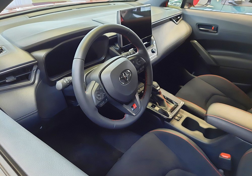 Toyota Corolla Cross 2.0 Hybrid 200 AWD GR Sport, 2025
