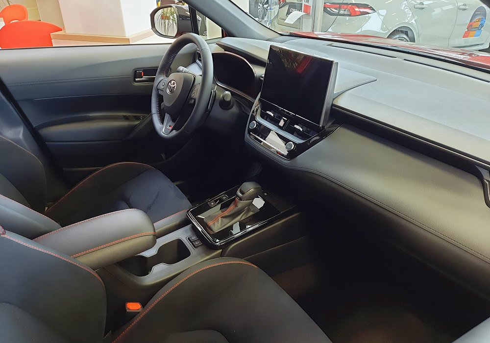 Toyota Corolla Cross 2.0 Hybrid 200 AWD GR Sport, 2025