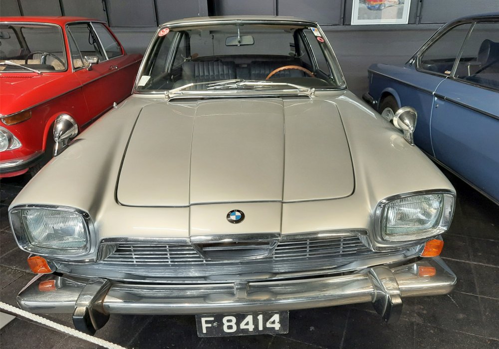 BMW 3000 V8