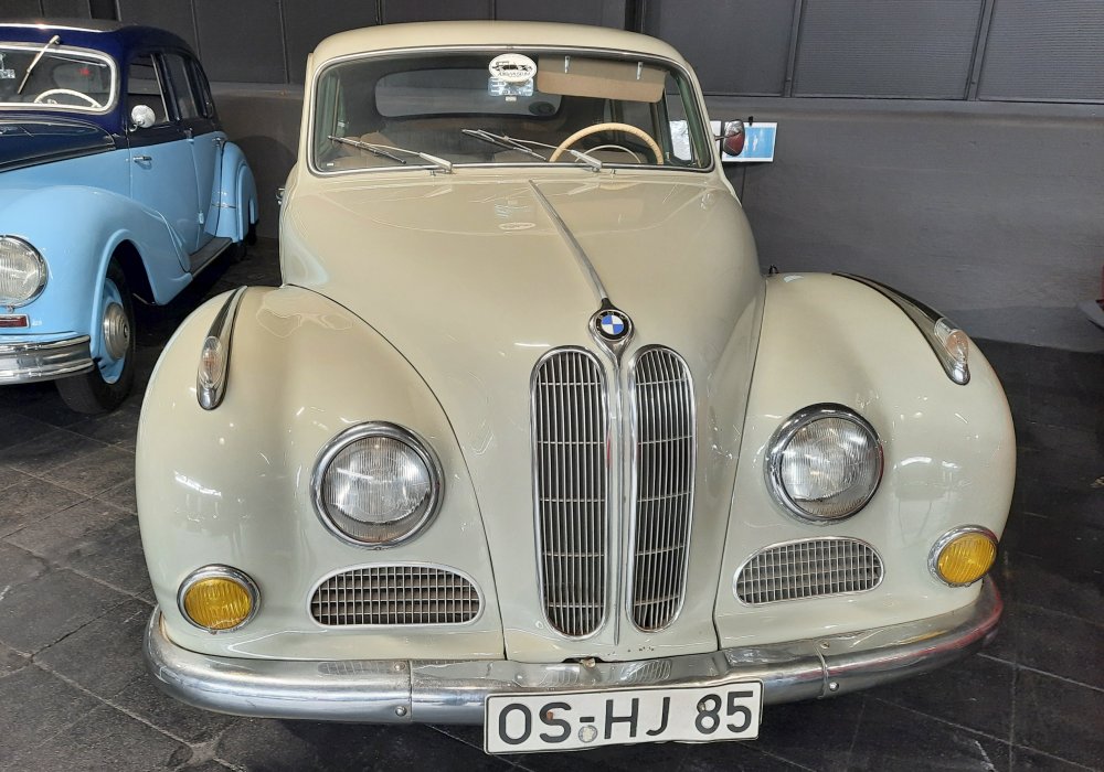 BMW 501 V8