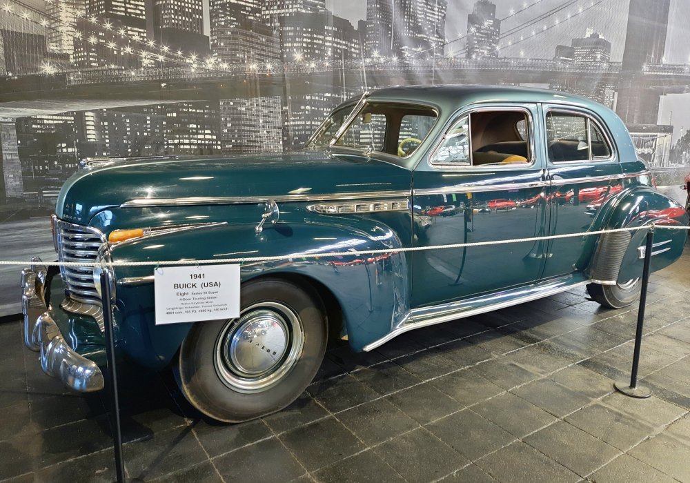 Buick Eight Super 50 Touring Sedan, 1941
