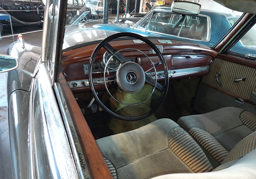 Mercedes-Benz 300 d