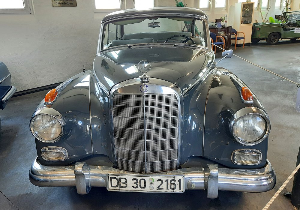 Mercedes-Benz 300 d