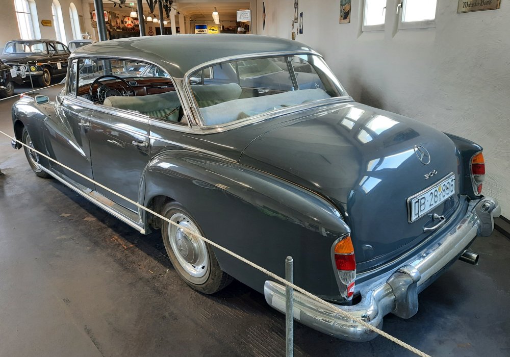 Mercedes-Benz 300 d