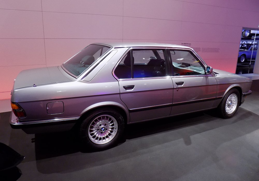 BMW M5, 1984