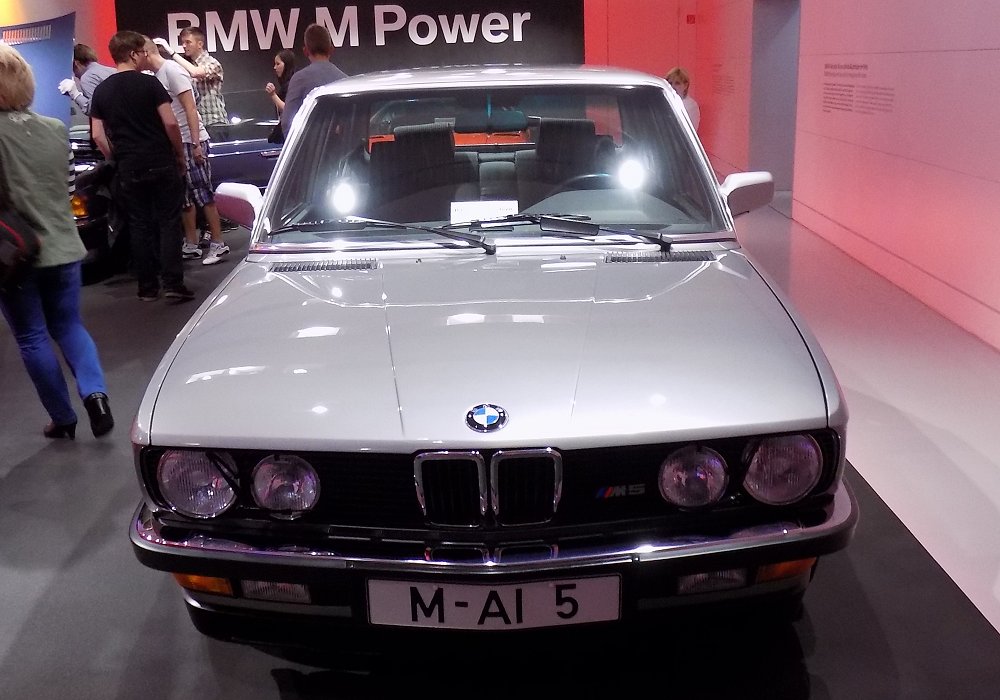 BMW M5, 1984