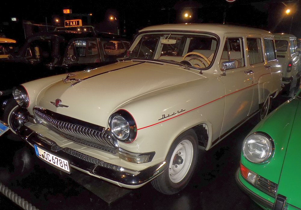 GAZ M22 M Volga Universal