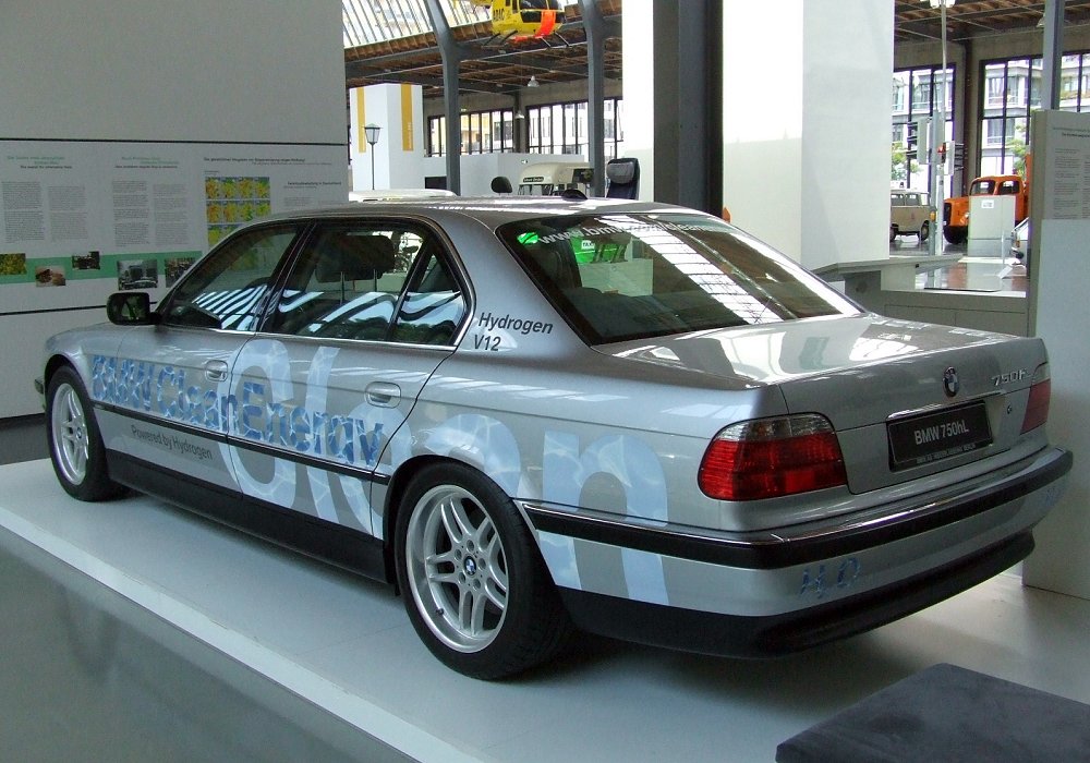 BMW 750hL, 2000