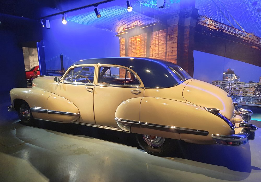Cadillac Series 62 Touring Sedan, 1947