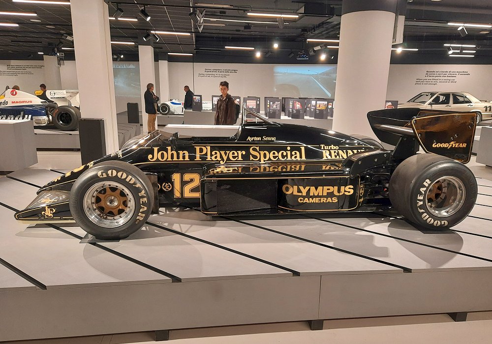Lotus 97T/2 JPS Renault F1, 1985