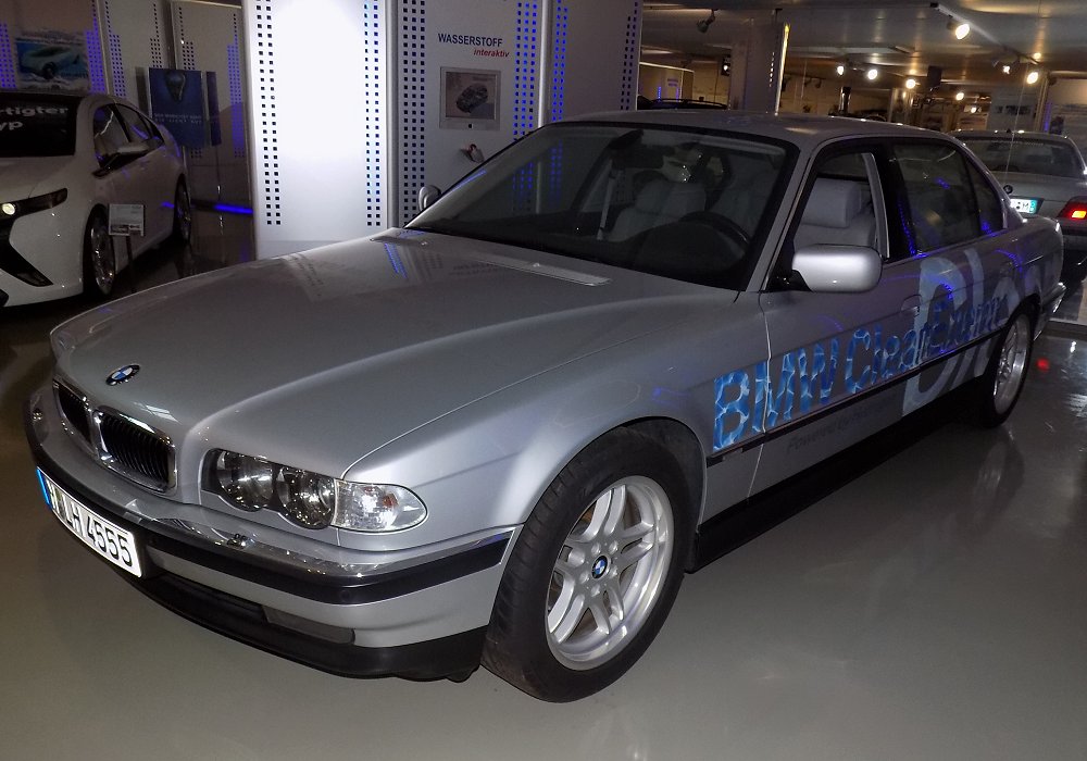 BMW 750hL, 2000