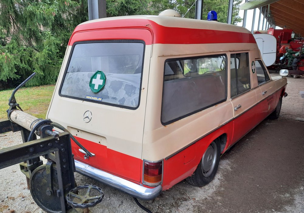 Binz Mercedes-Benz 220 D Europ 1200 L Ambulance, 1971