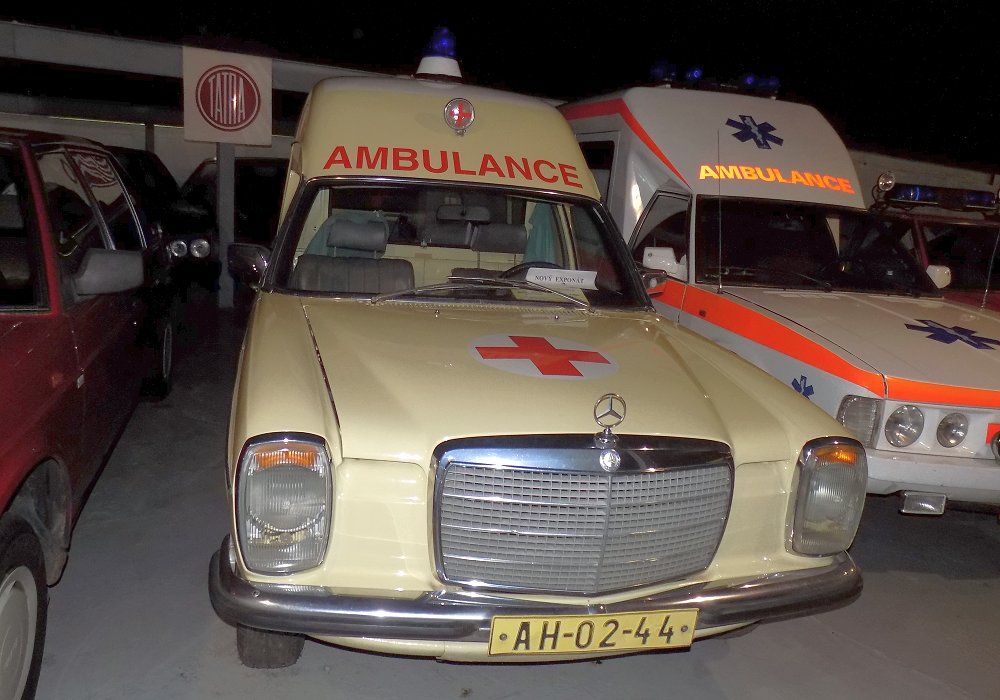 Binz Mercedes-Benz 230.6 L Ambulance, 1975