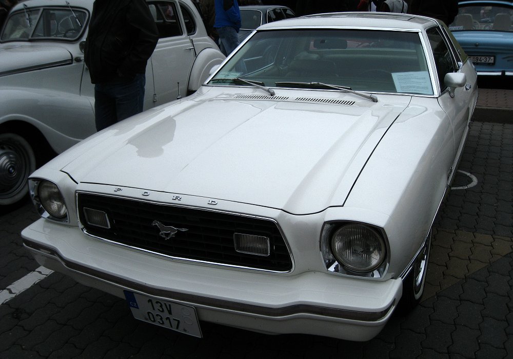 Ford Mustang II Ghia V6 2.8