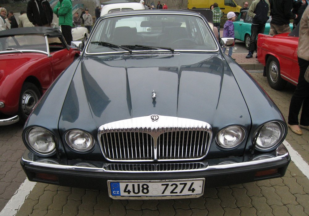 Daimler Double Six H.E. Series III