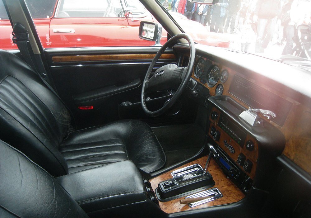 Daimler Double Six H.E. Series III, 1983