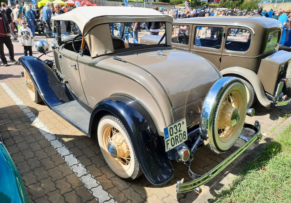Ford Model 18 V8 Deluxe Roadster, 1932