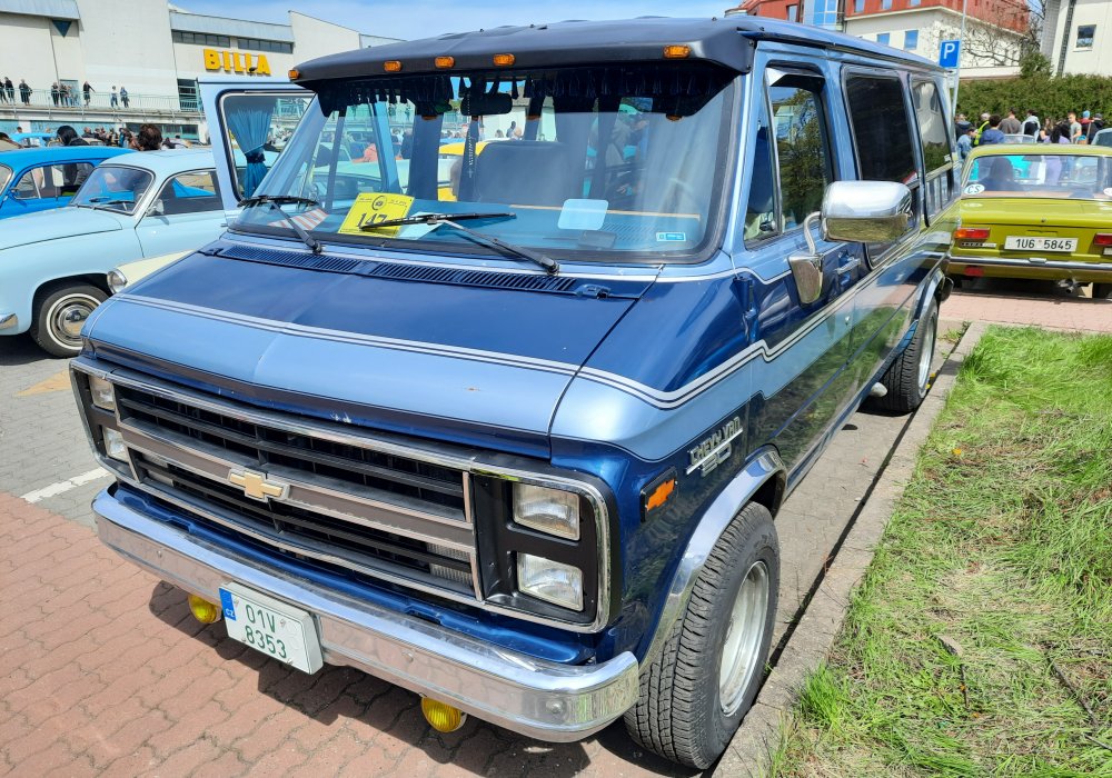 Chevrolet Chevy Van G20, 1988