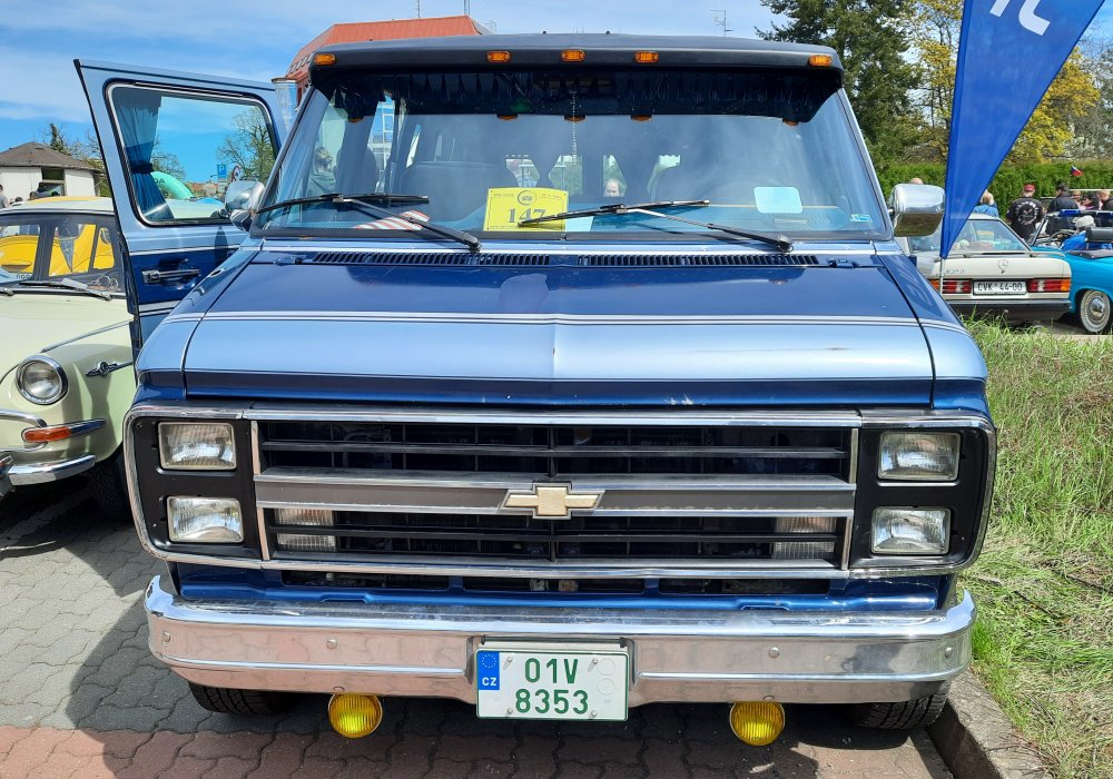 Chevrolet Chevy Van G20, 1988