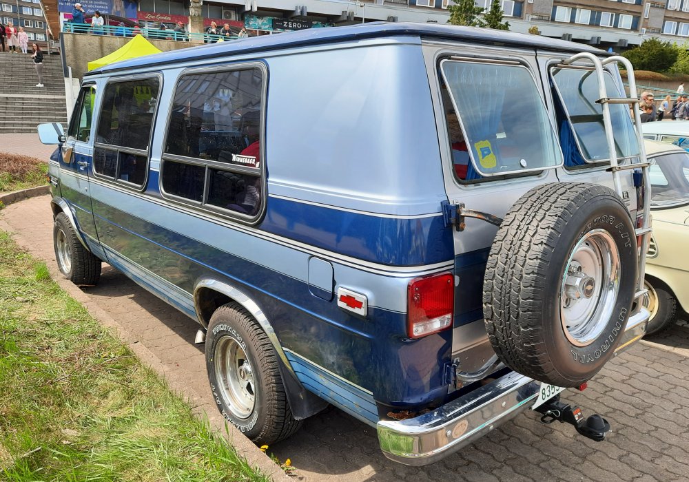 Chevrolet Chevy Van G20, 1988