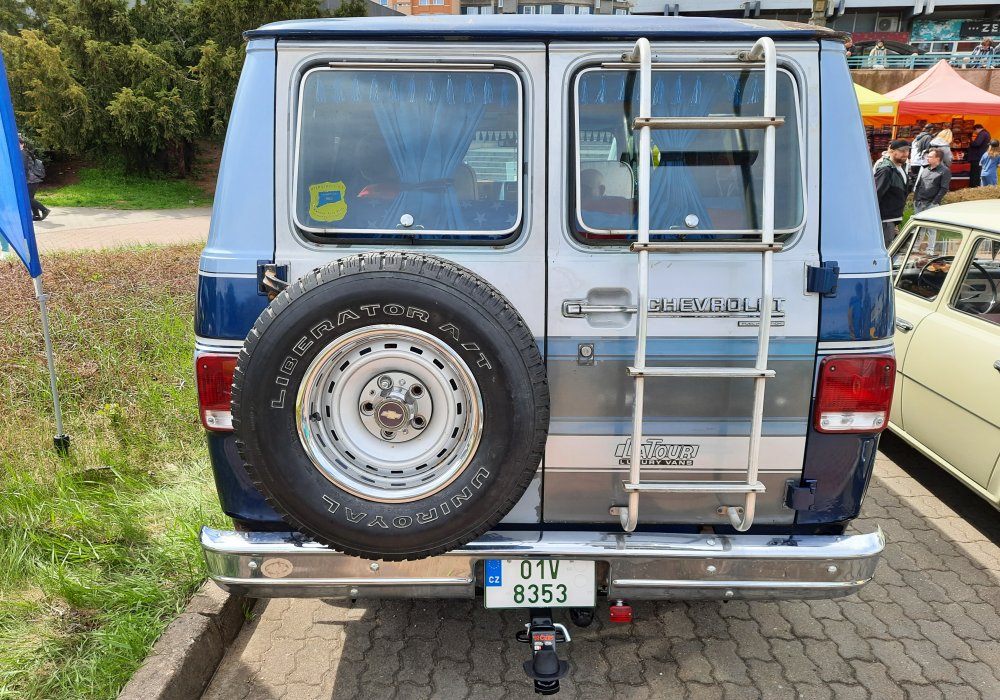 Chevrolet Chevy Van G20, 1988