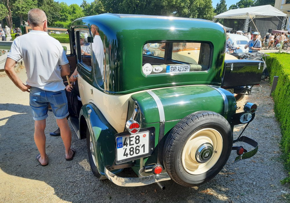 Renault Primaquatre KZ18