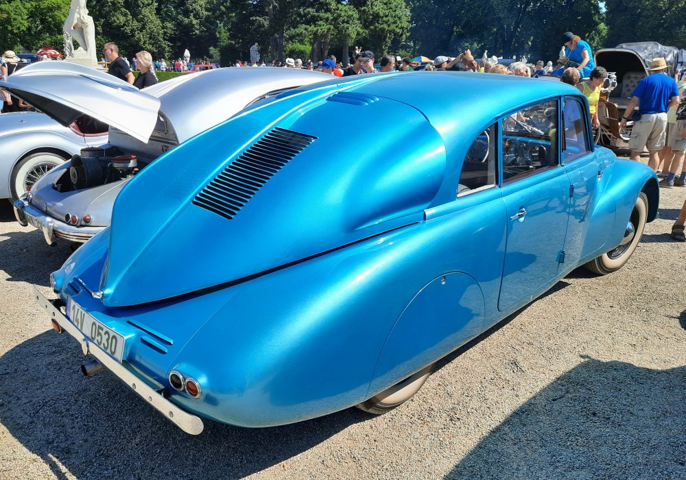 Tatra 87