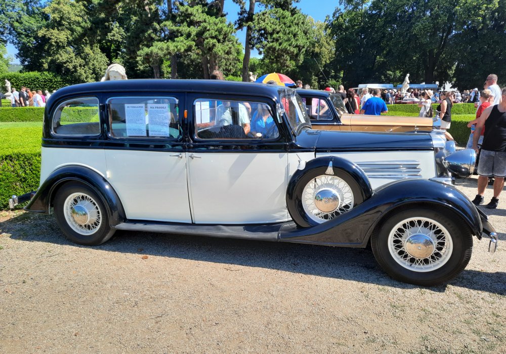 Vauxhall BXL Limousine