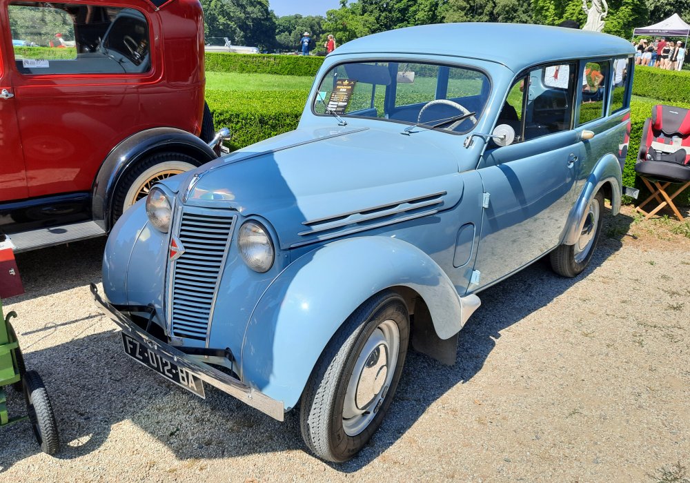 Renault Dauphinoise R2101 Familiale