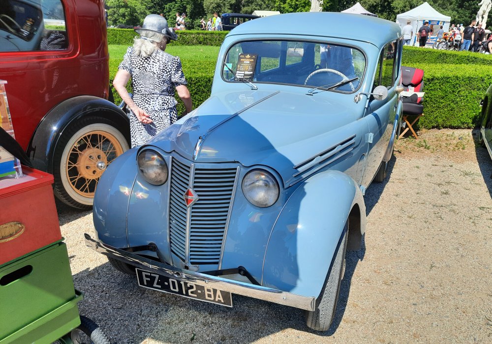 Renault Dauphinoise R2101 Familiale