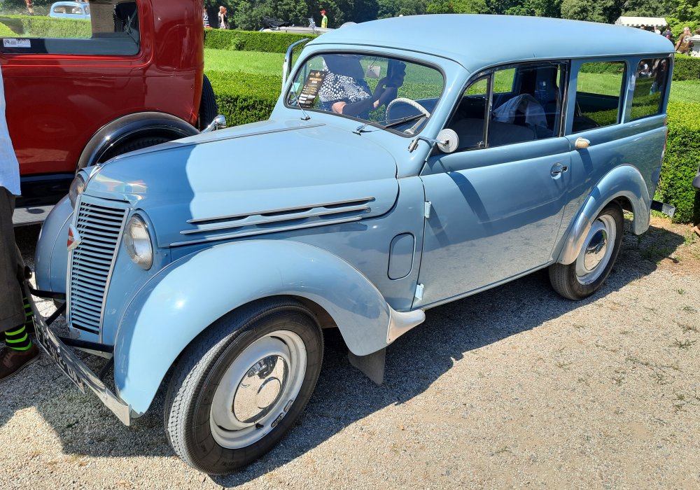 Renault Dauphinoise R2101 Familiale