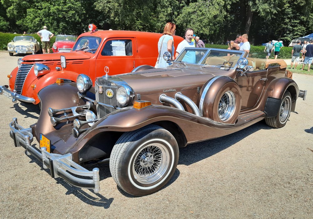 Excalibur Roadster Series IV