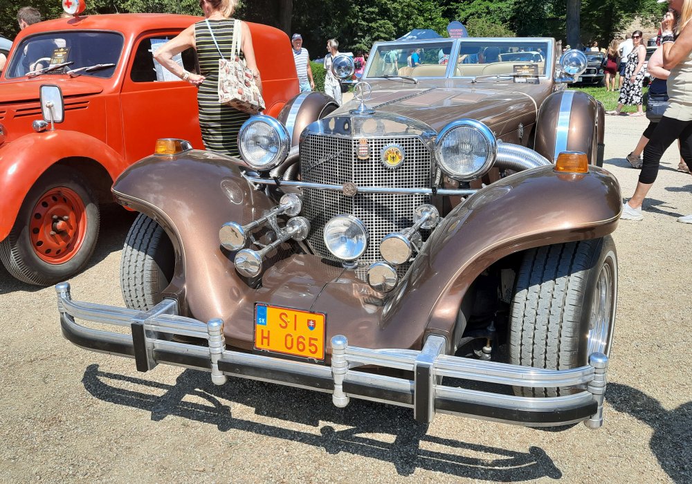 Excalibur Roadster Series IV