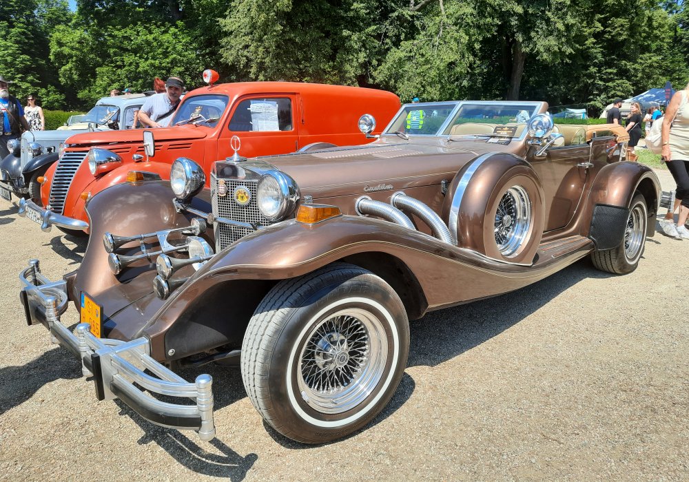 Excalibur Roadster Series IV