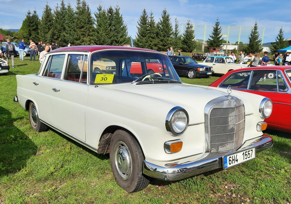 Mercedes-Benz 200