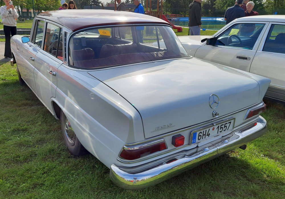 Mercedes-Benz 200