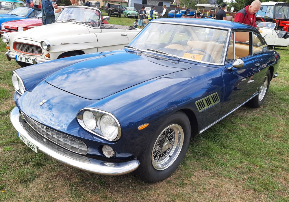 Ferrari 330 GT 2+2, 1965