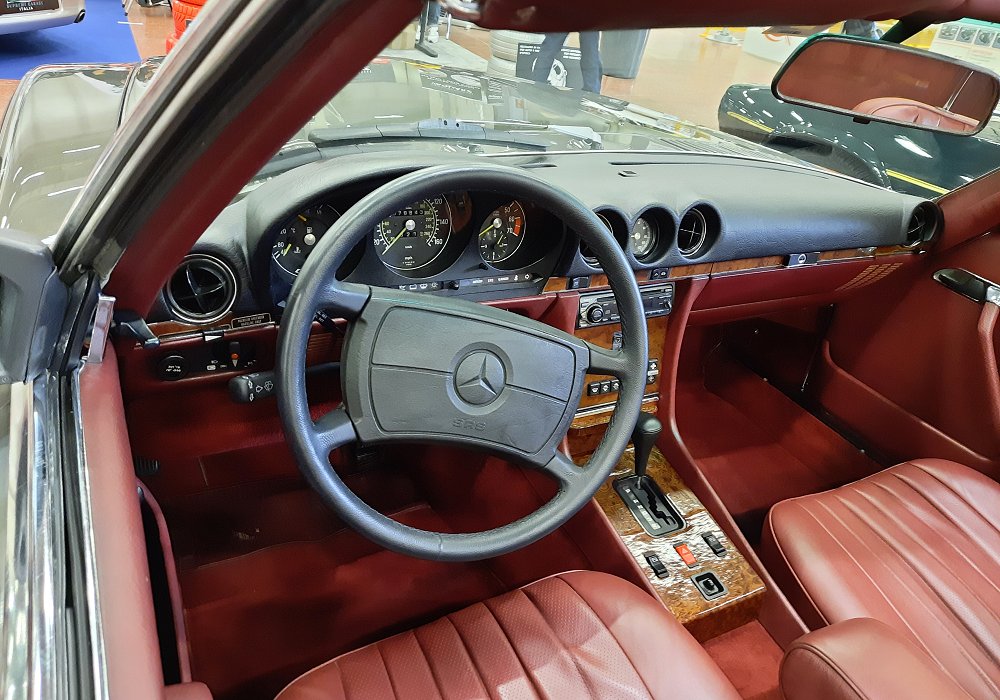 Mercedes-Benz 560 SL