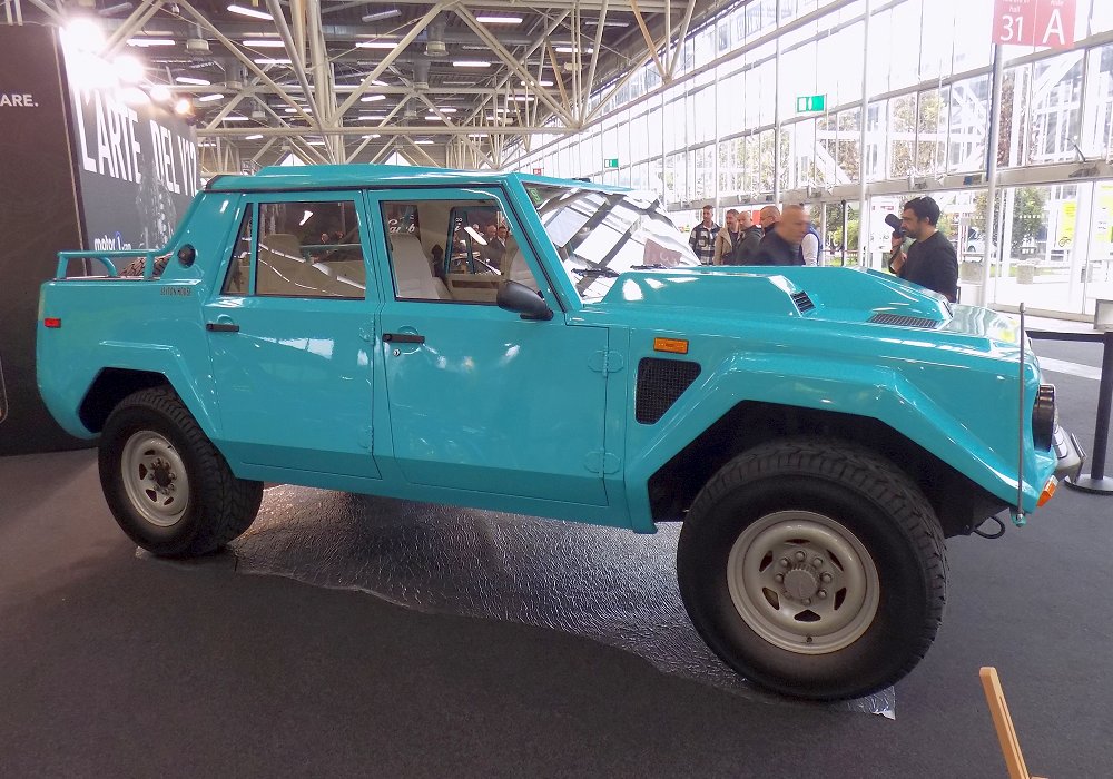 Lamborghini LM-002 cat