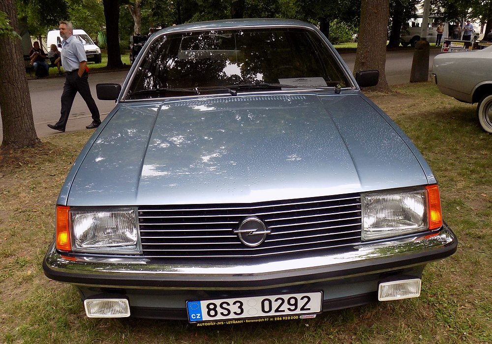 Opel Rekord 2.0 S, 1980