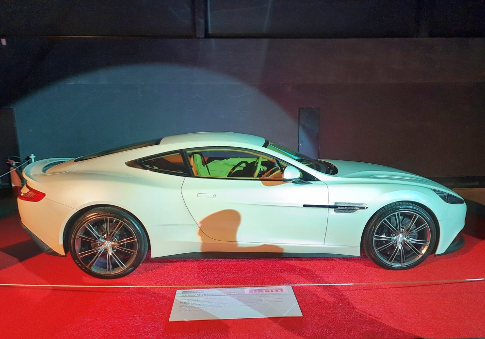 Aston Martin Vanquish, 2013