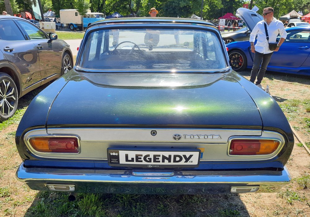 Toyota Crown Deluxe