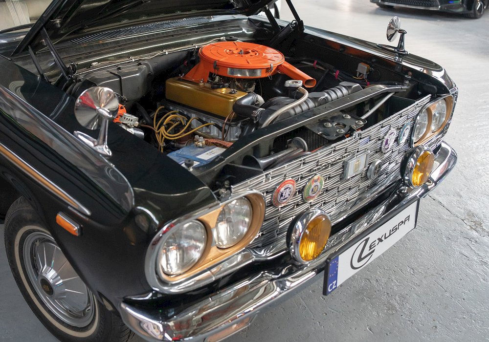 Toyota Crown Deluxe