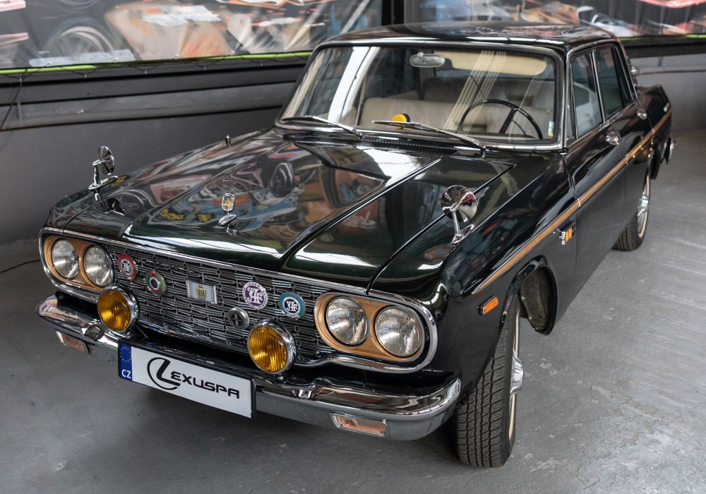 Toyota Crown Deluxe