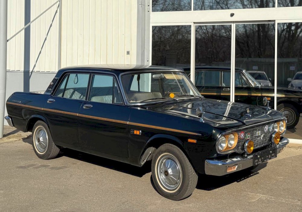 Toyota Crown Deluxe