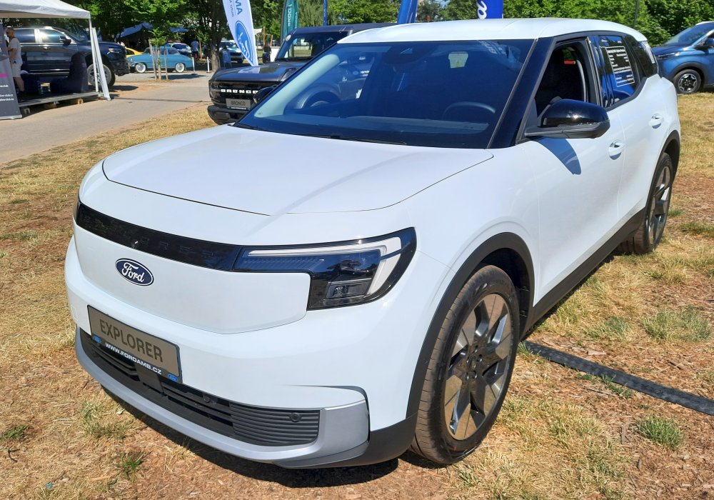 Ford Explorer Premium Extended Range RWD, 2026