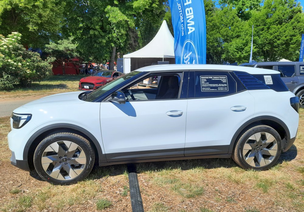 Ford Explorer Premium Extended Range RWD, 2026