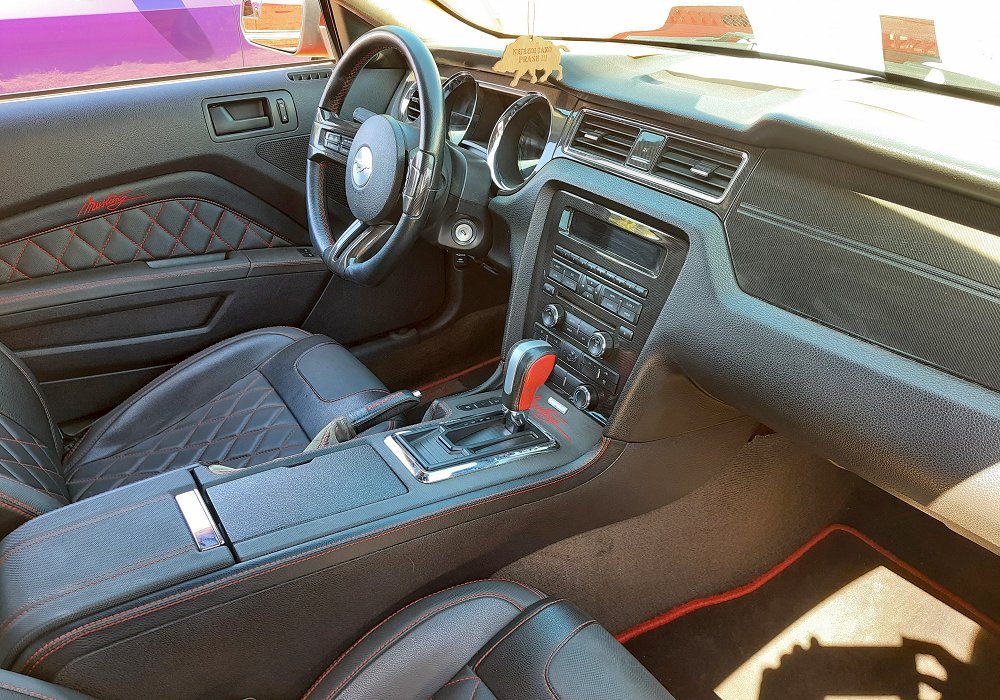 Ford Mustang V6 305 automatic, 2014